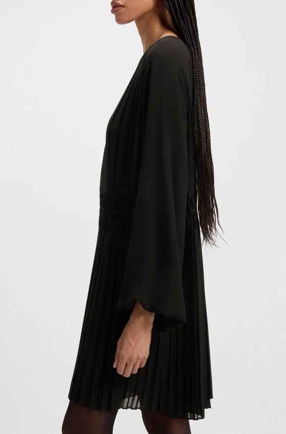 Smocked-waistband dress with plissé pleats Smocked-waistband dress with plissé pleats