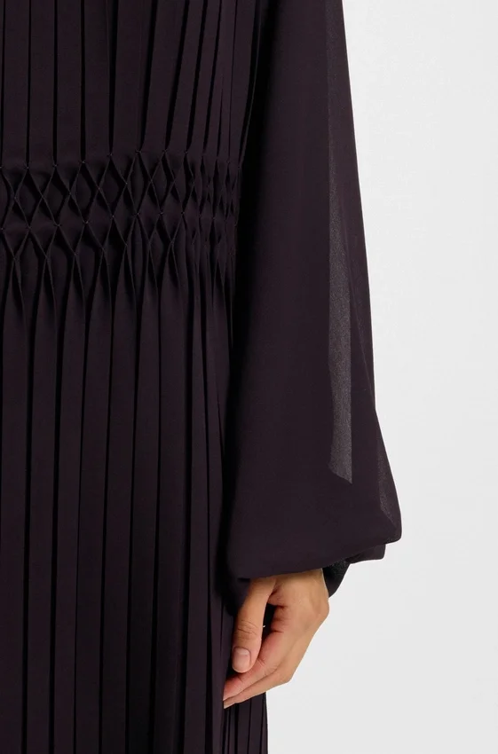 Smocked-waistband dress with plissé pleats Smocked-waistband dress with plissé pleats