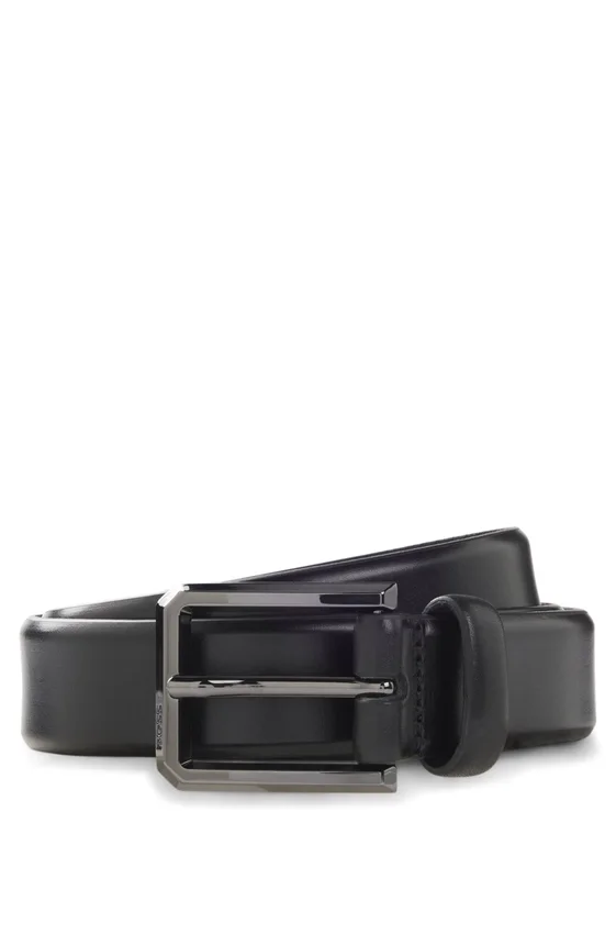 Smooth leather belt with engraved gunmetal buckle Smooth leather belt with engraved gunmetal buckle
