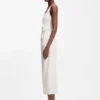 Square-neck dress with golden chain belt Square-neck dress with golden chain belt
