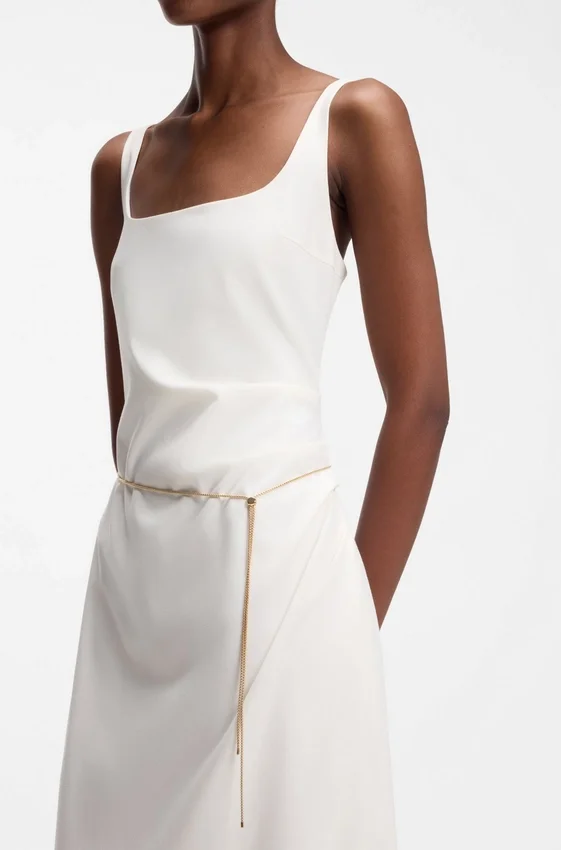 Square-neck dress with golden chain belt Square-neck dress with golden chain belt