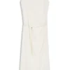 Square-neck dress with golden chain belt Square-neck dress with golden chain belt
