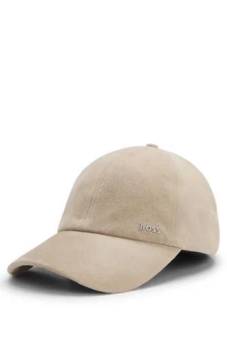 Suede cap with metal logo rivet