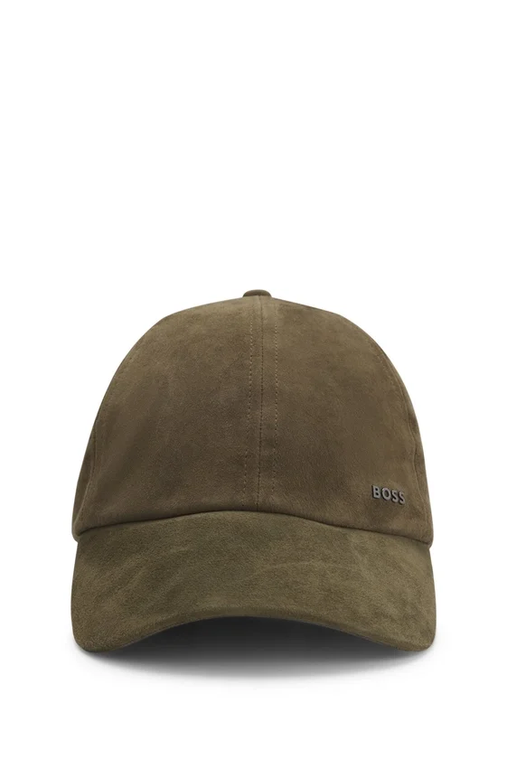 Suede cap with metal logo rivet Suede cap with metal logo rivet