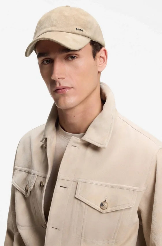 Suede cap with metal logo rivet Suede cap with metal logo rivet