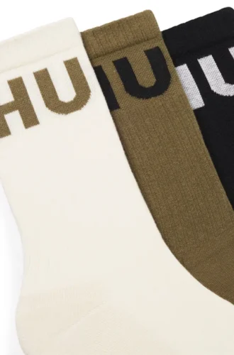 Three-pack of ribbed ankle socks with logos