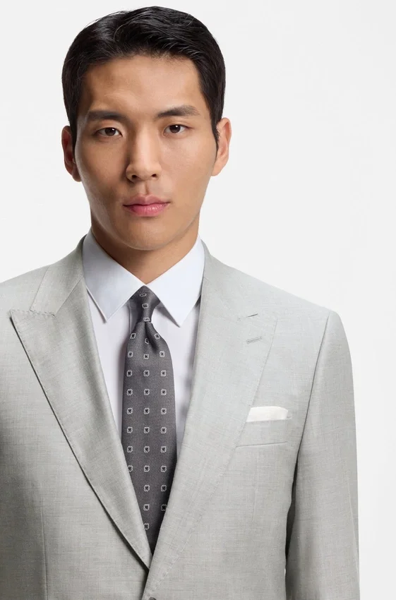 Two-piece slim-fit suit in a wool blend Two-piece slim-fit suit in a wool blend