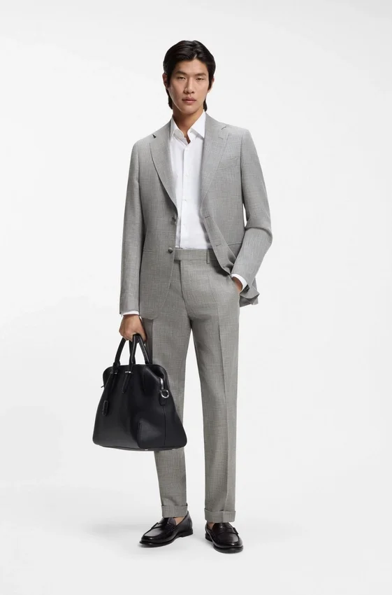 Two-piece slim-fit suit in cotton and virgin wool Two-piece slim-fit suit in cotton and virgin wool