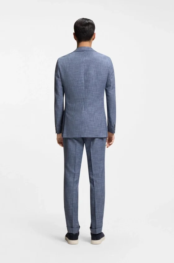 Two-piece slim-fit suit in cotton and virgin wool Two-piece slim-fit suit in cotton and virgin wool