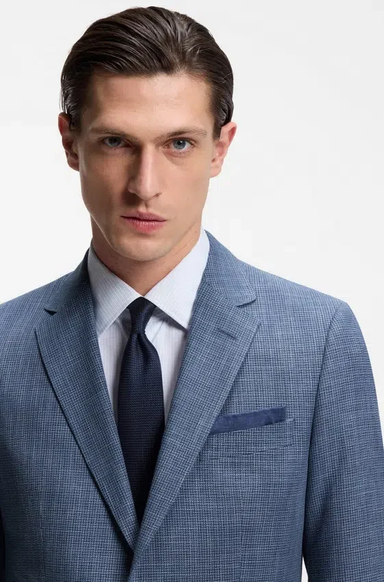Two-piece slim-fit suit in cotton and virgin wool Two-piece slim-fit suit in cotton and virgin wool