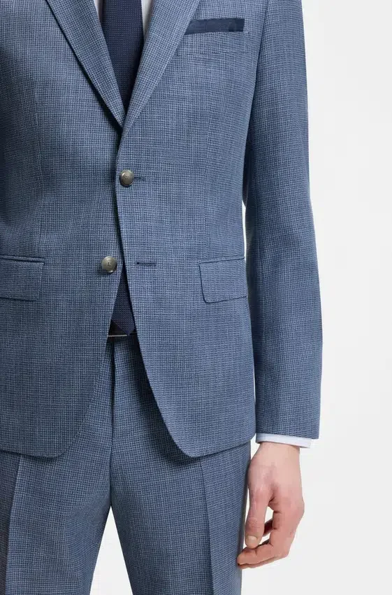 Two-piece slim-fit suit in cotton and virgin wool Two-piece slim-fit suit in cotton and virgin wool