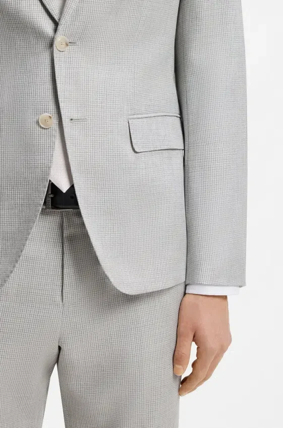 Two-piece slim-fit suit in cotton and virgin wool Two-piece slim-fit suit in cotton and virgin wool