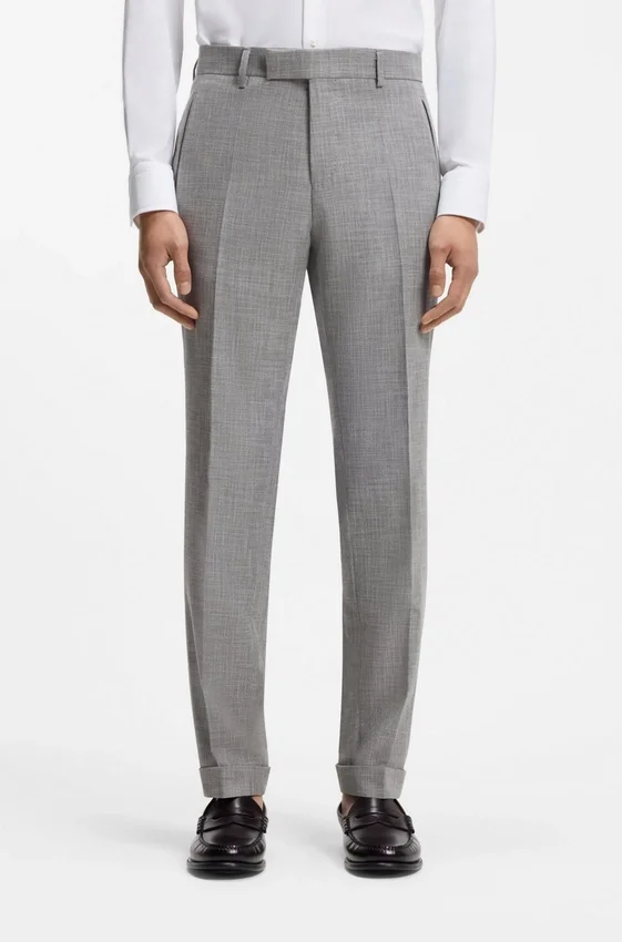 Two-piece slim-fit suit in cotton and virgin wool Two-piece slim-fit suit in cotton and virgin wool