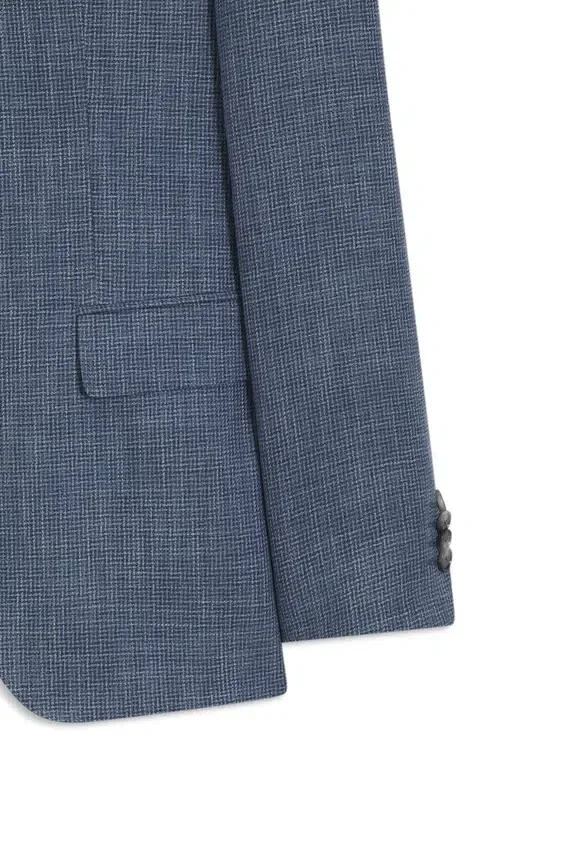 Two-piece slim-fit suit in cotton and virgin wool Two-piece slim-fit suit in cotton and virgin wool
