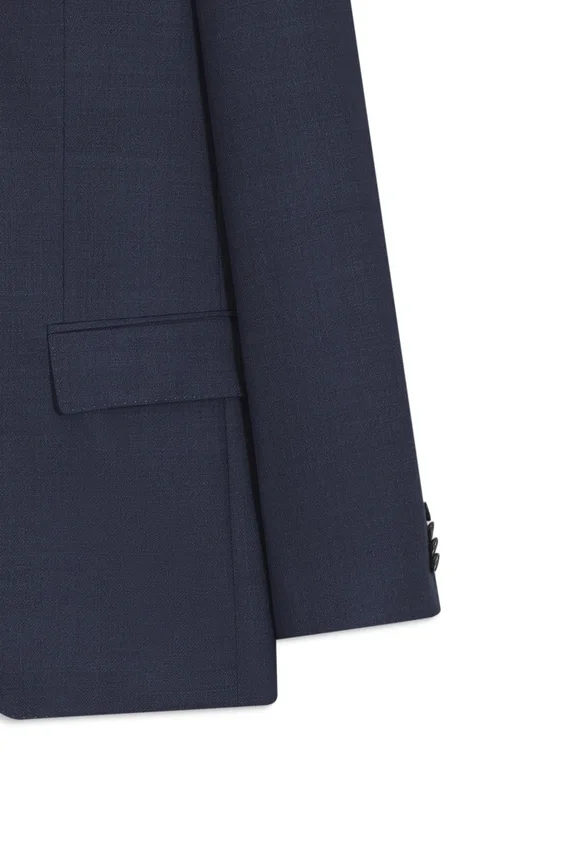 Two-piece slim-fit suit in virgin wool and silk Two-piece slim-fit suit in virgin wool and silk