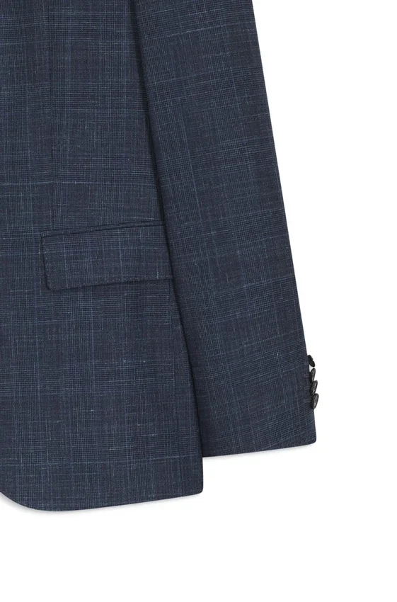 Two-piece slim-fit suit in wool, silk and linen Two-piece slim-fit suit in wool, silk and linen