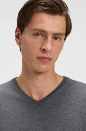 Virgin-wool sweater with V neckline