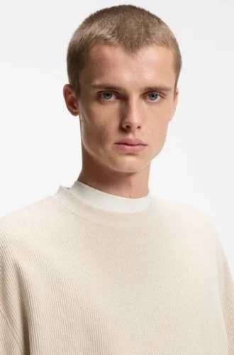 Waffle-structure T-shirt in a cotton blend