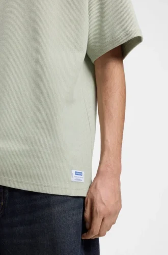 Waffle-structure T-shirt in a cotton blend