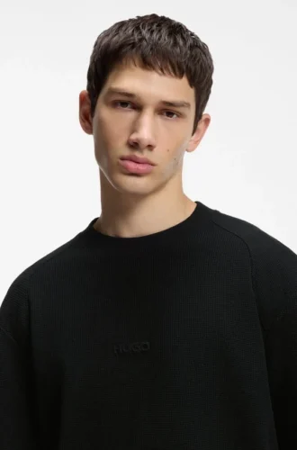 Waffle-structured T-shirt in cotton