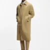 Water-repellent coat with concealed closure