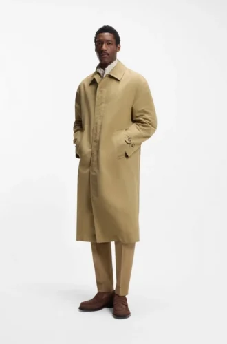Water-repellent coat with concealed closure