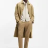 Water-repellent coat with concealed closure