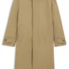 Water-repellent coat with concealed closure