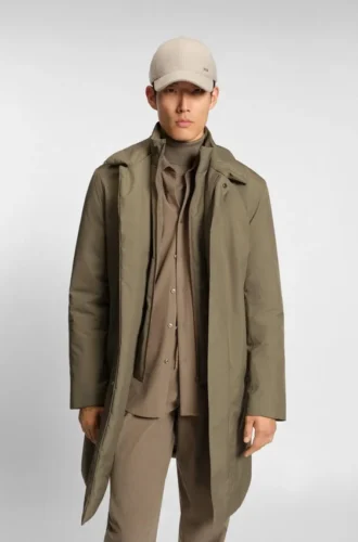 Water-repellent coat with detachable bib