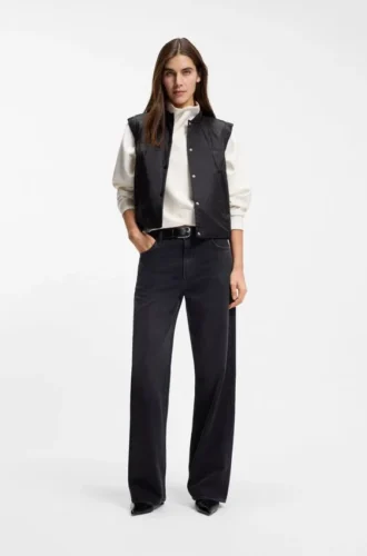 Water-repellent gilet with wadding