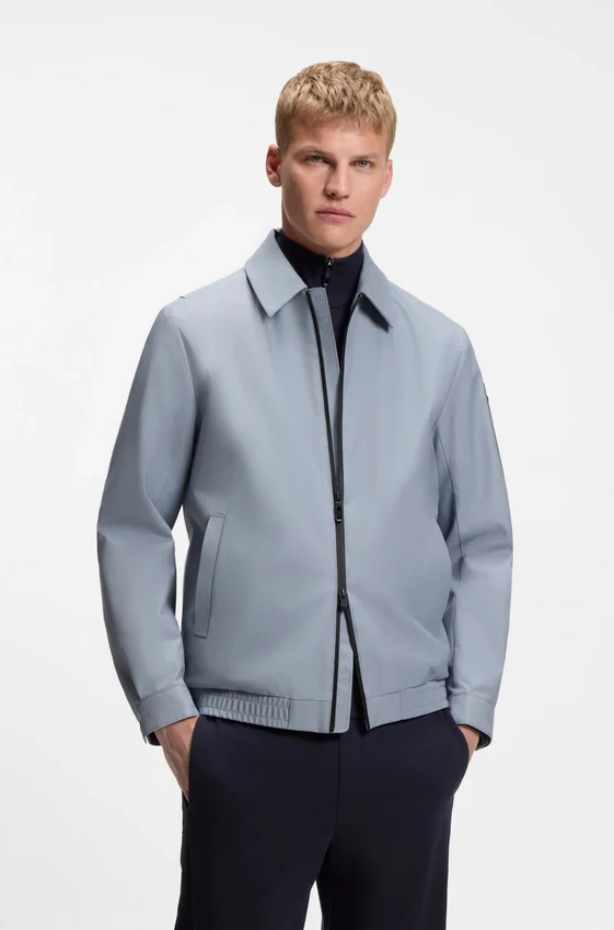 Water-repellent jacket in stretch material Water-repellent jacket in stretch material