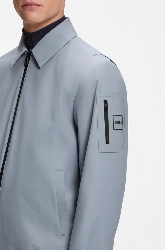 Water-repellent jacket in stretch material Water-repellent jacket in stretch material