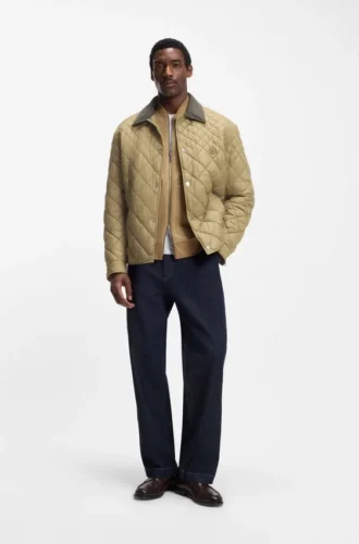 Water-repellent jacket with mixed quilting