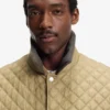 Water-repellent jacket with mixed quilting