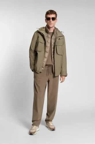 Water-repellent jacket with padded inner