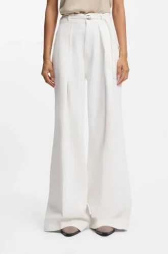 Wide-leg jeans with front pleats