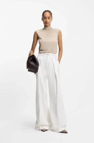 Wide-leg jeans with front pleats